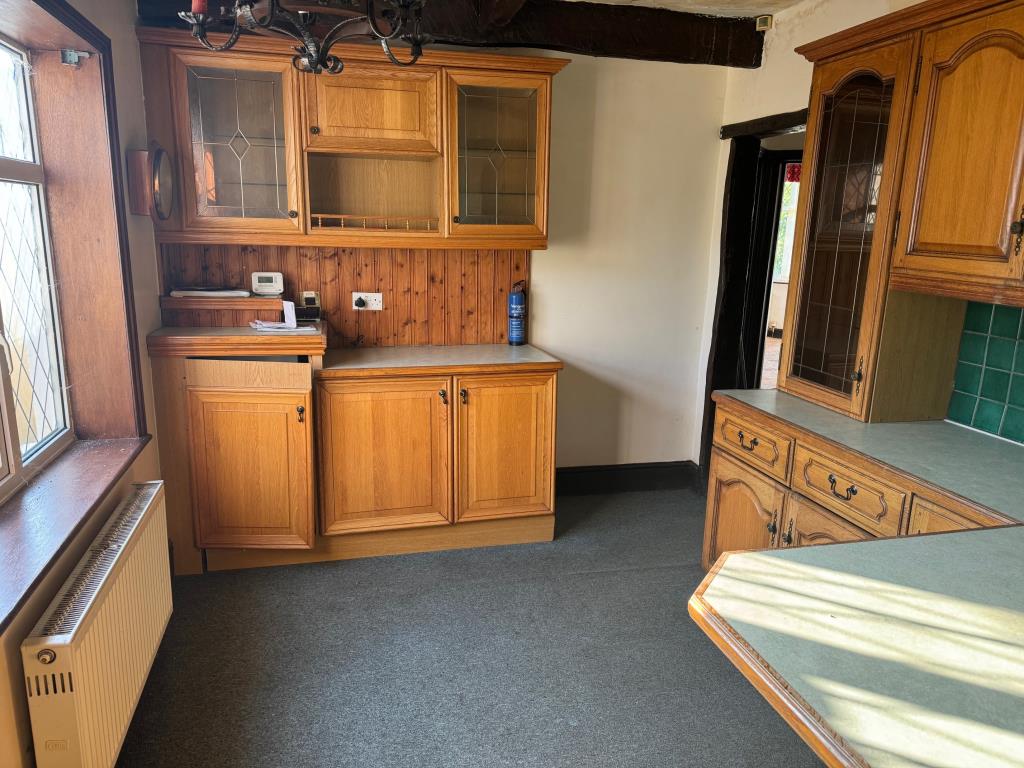 Lot: 122 - DETACHED TWO-BEDROOM BUNGALOW WITH SEA VIEWS - Kitchen view 2